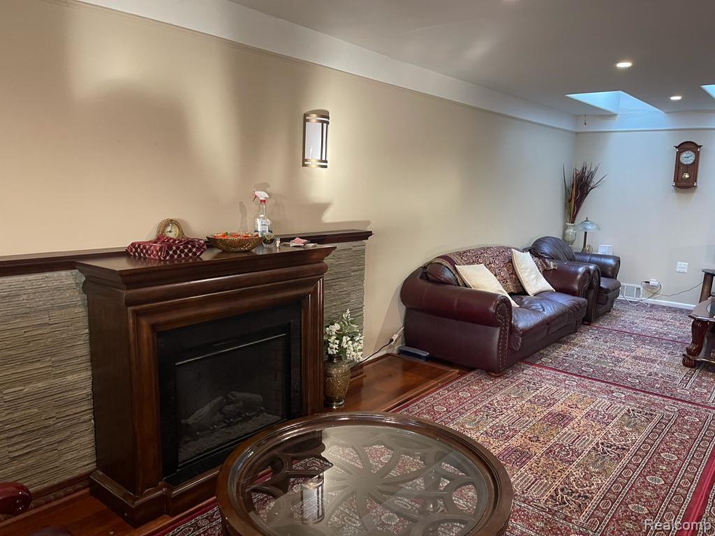 297 Vreeland Drive Property Photo 3