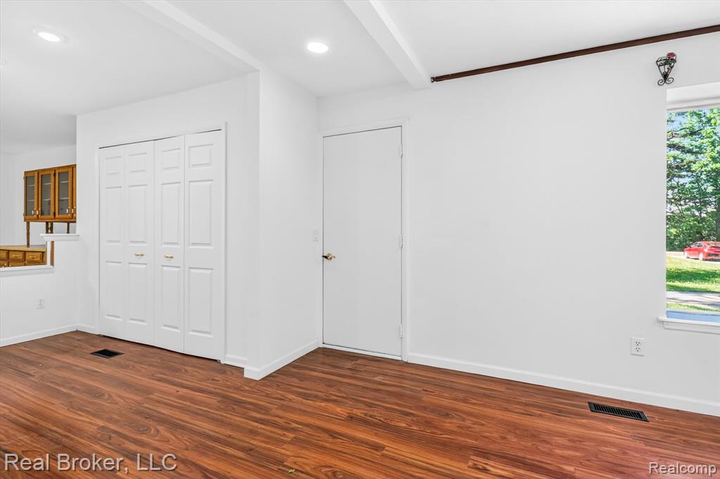 48050 Hull Road Property Photo 4