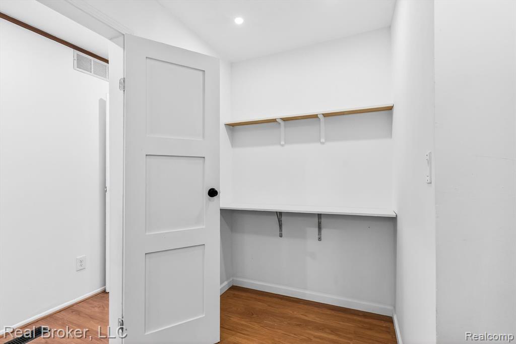 48050 Hull Road Property Photo 23