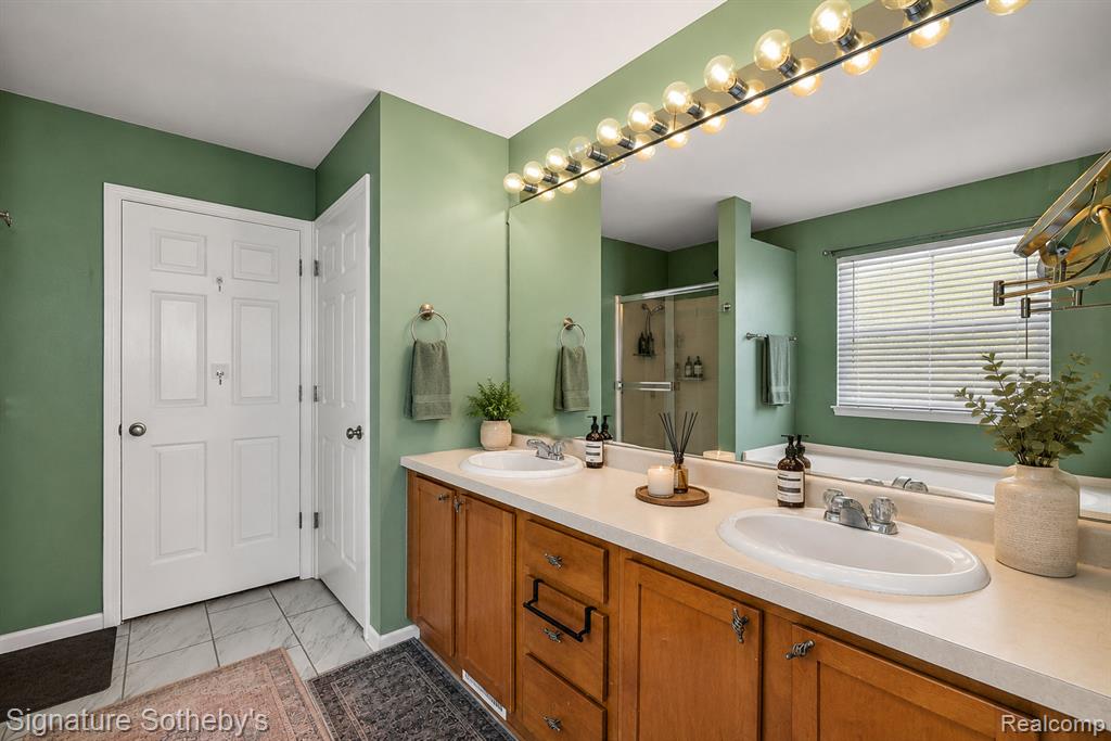 997 River Rock Drive Property Photo 16