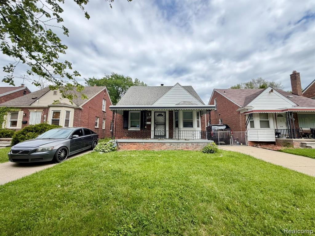 11696 Glastonbury Avenue Property Photo 2