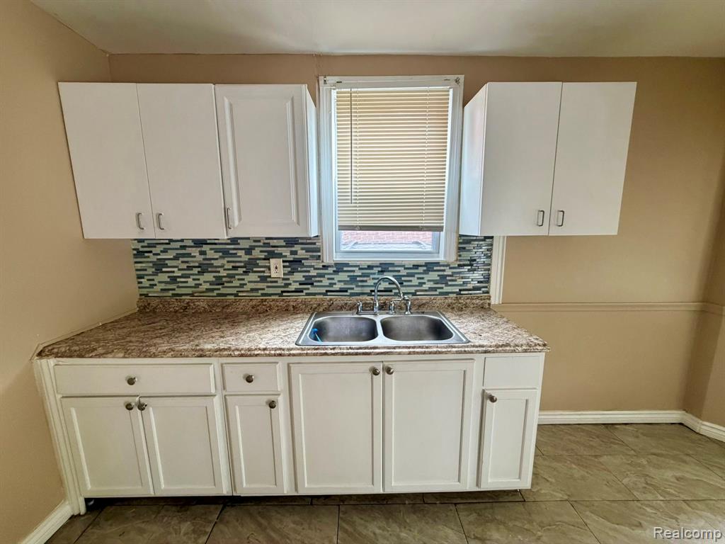 11696 Glastonbury Avenue Property Photo 6