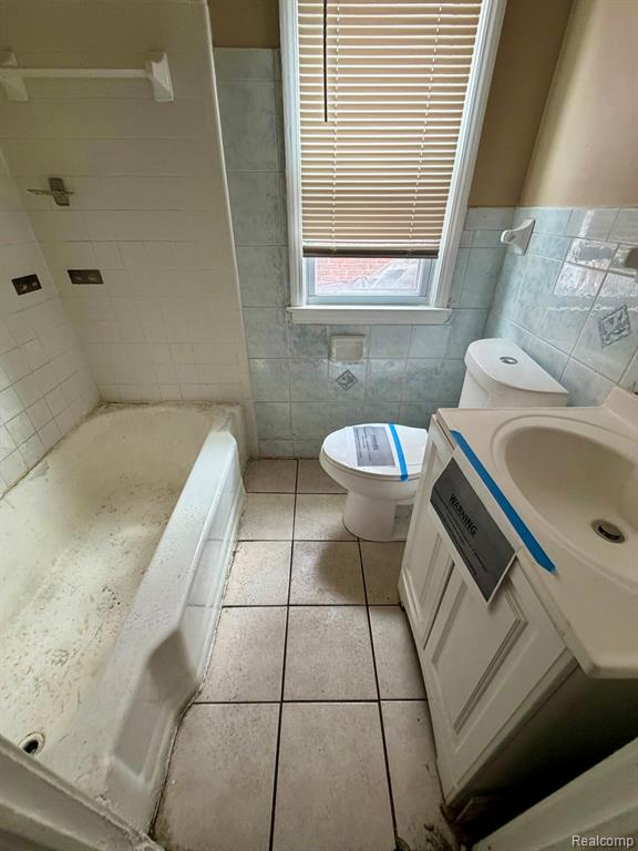 11696 Glastonbury Avenue Property Photo 9