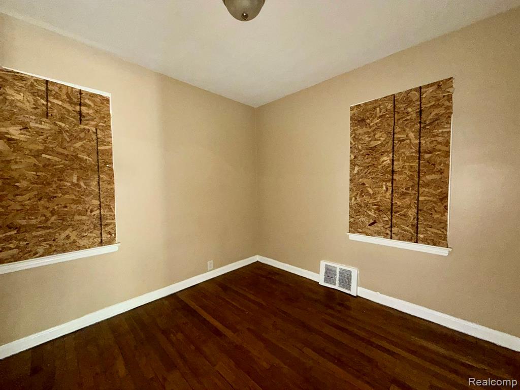 11696 Glastonbury Avenue Property Photo 10