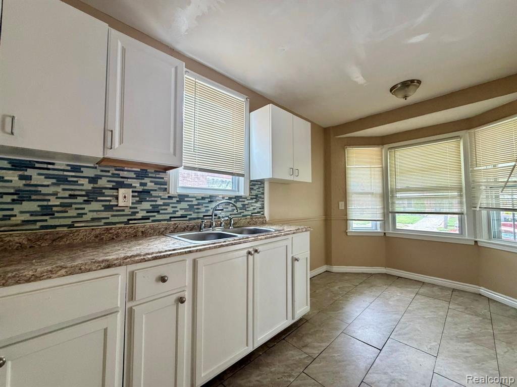 11696 Glastonbury Avenue Property Photo 13