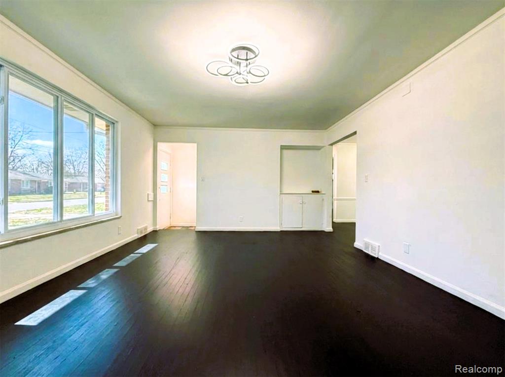 8573 E Outer Drive Property Photo 10