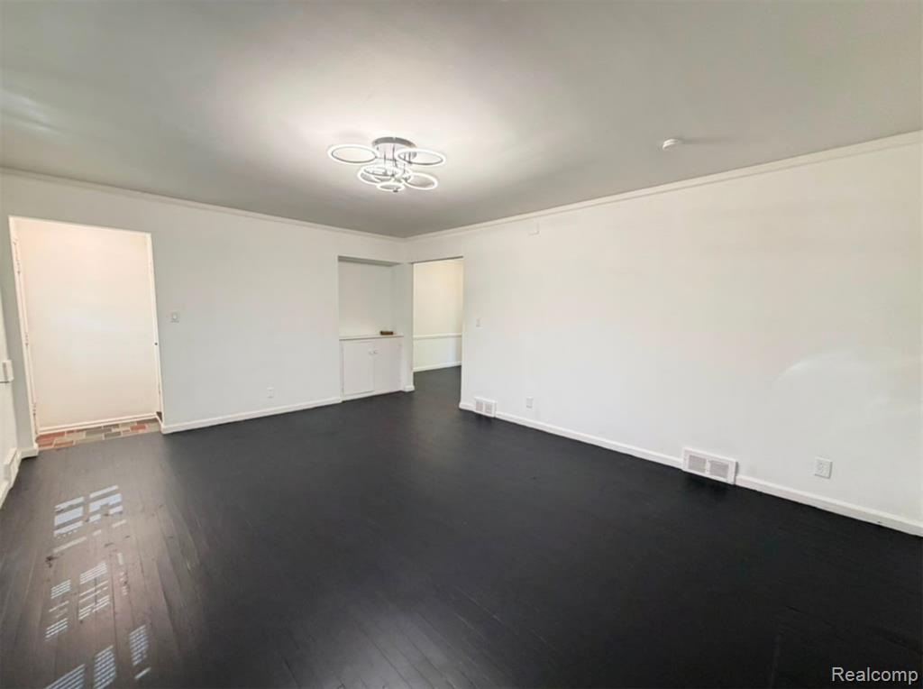 8573 E Outer Drive Property Photo 12
