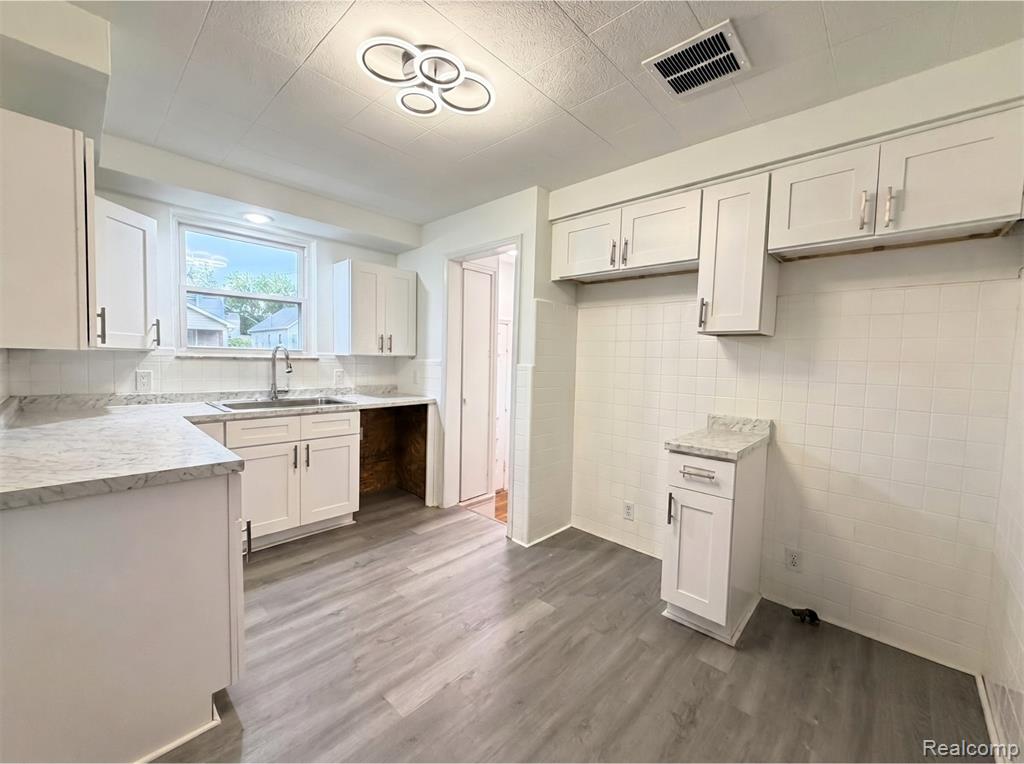 8573 E Outer Drive Property Photo 17