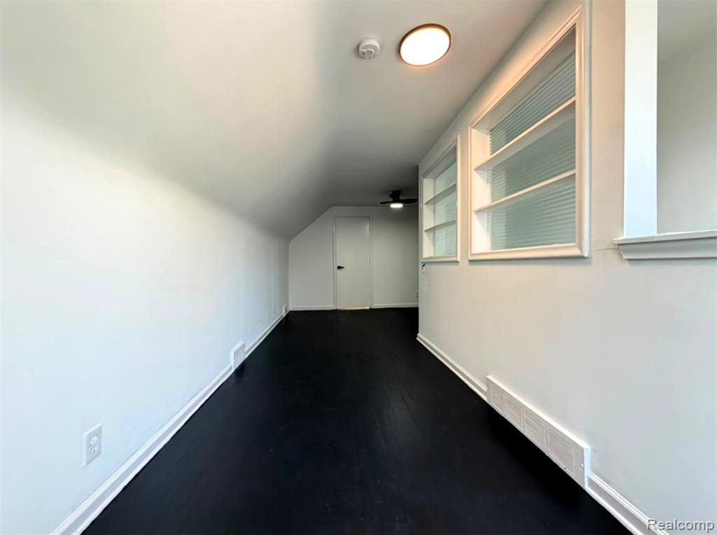 8573 E Outer Drive Property Photo 30