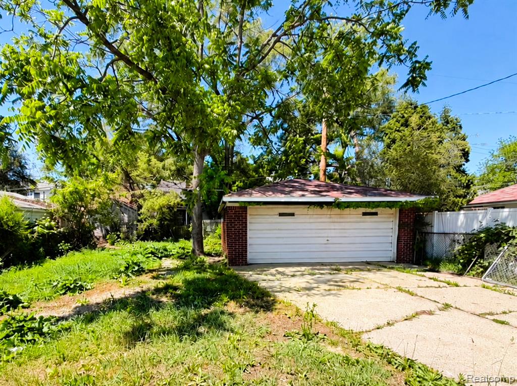 8573 E Outer Drive Property Photo 43