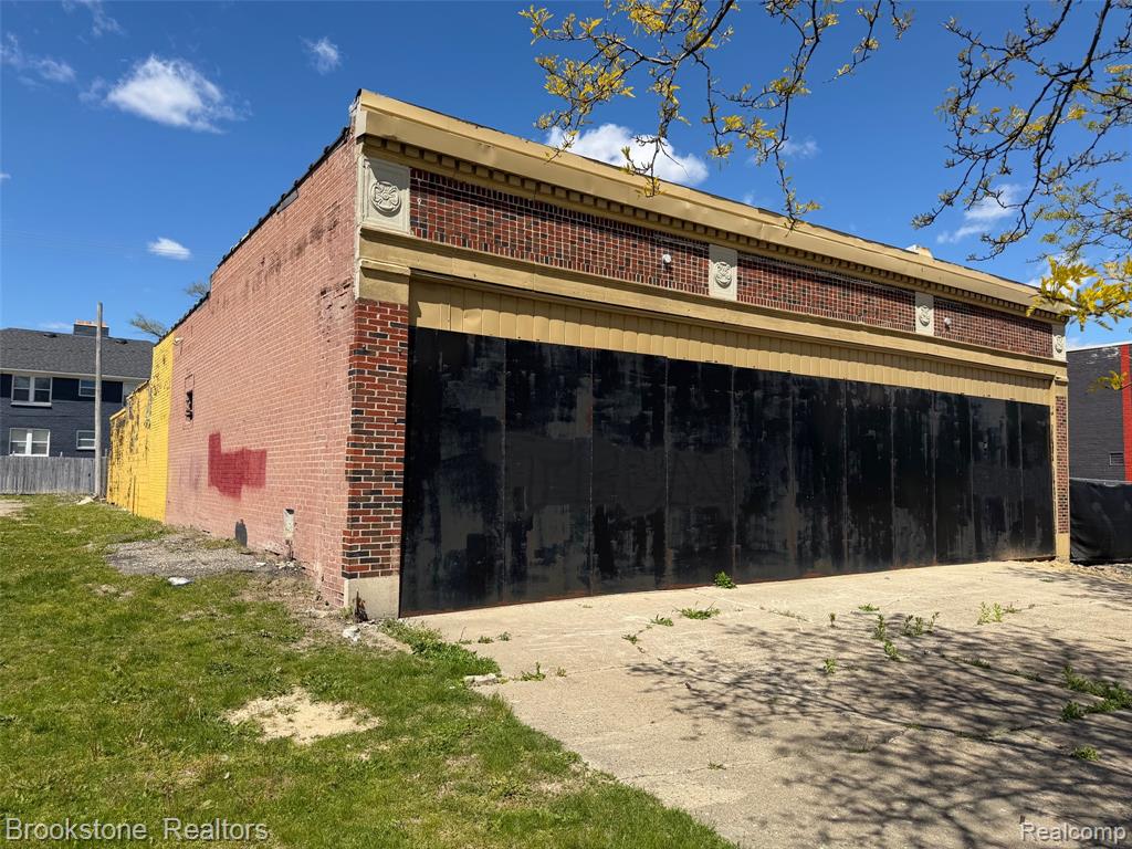606 W Huron Street