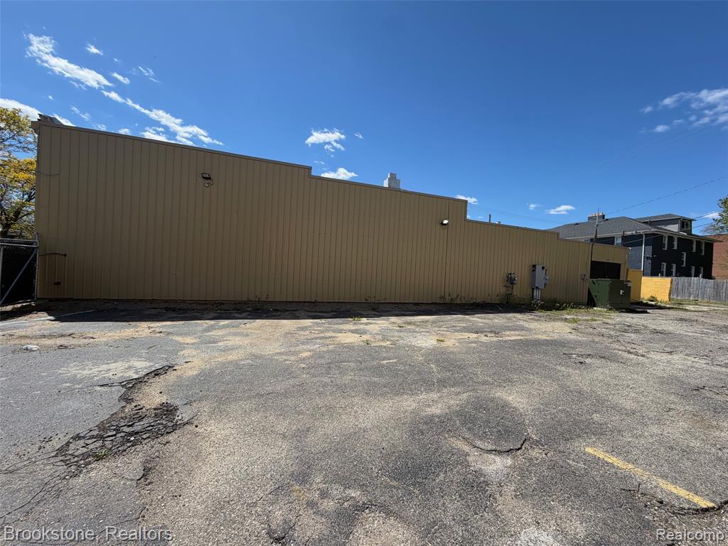606 W Huron Street Property Photo 3