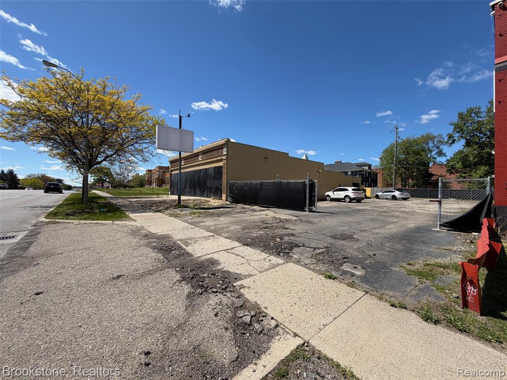 606 W Huron Street Property Photo 5