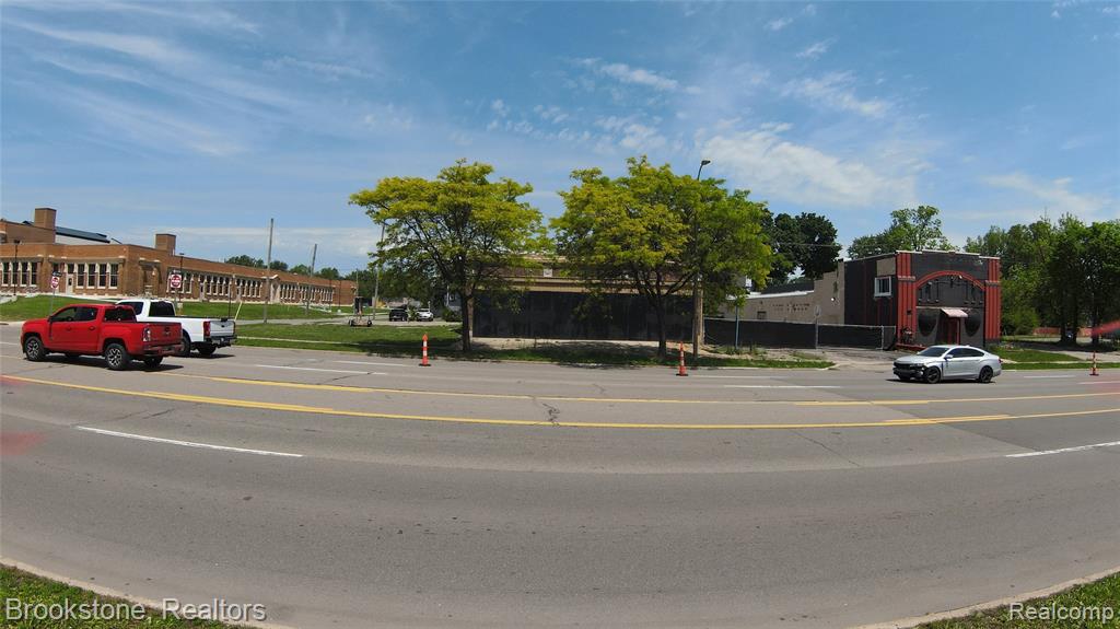 606 W Huron Street Property Photo 8