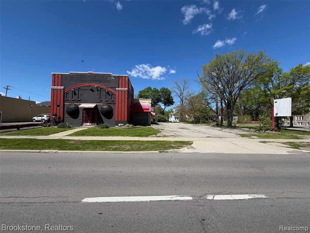 600 W Huron Street Property Photo 1