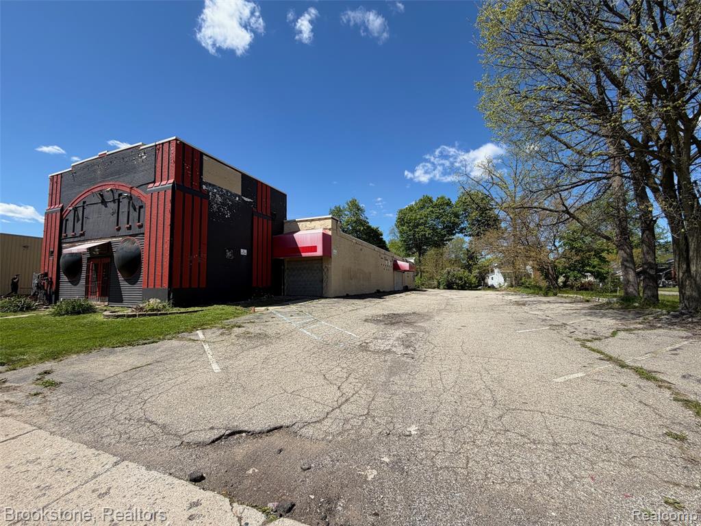 600 W Huron Street Property Photo 3