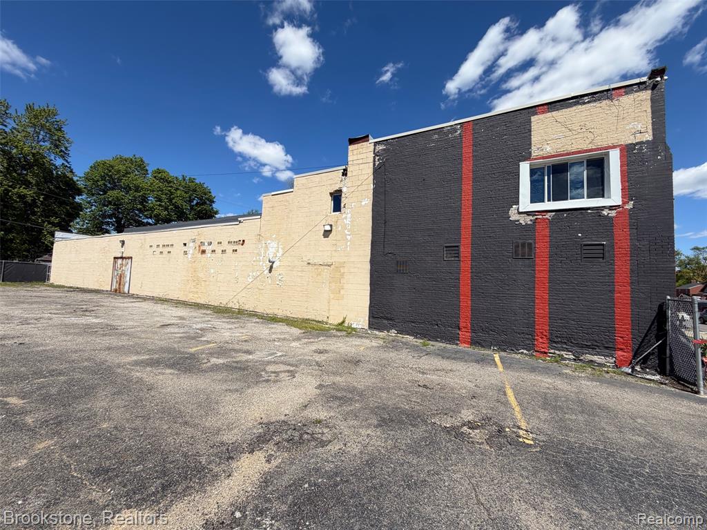 600 W Huron Street Property Photo 5