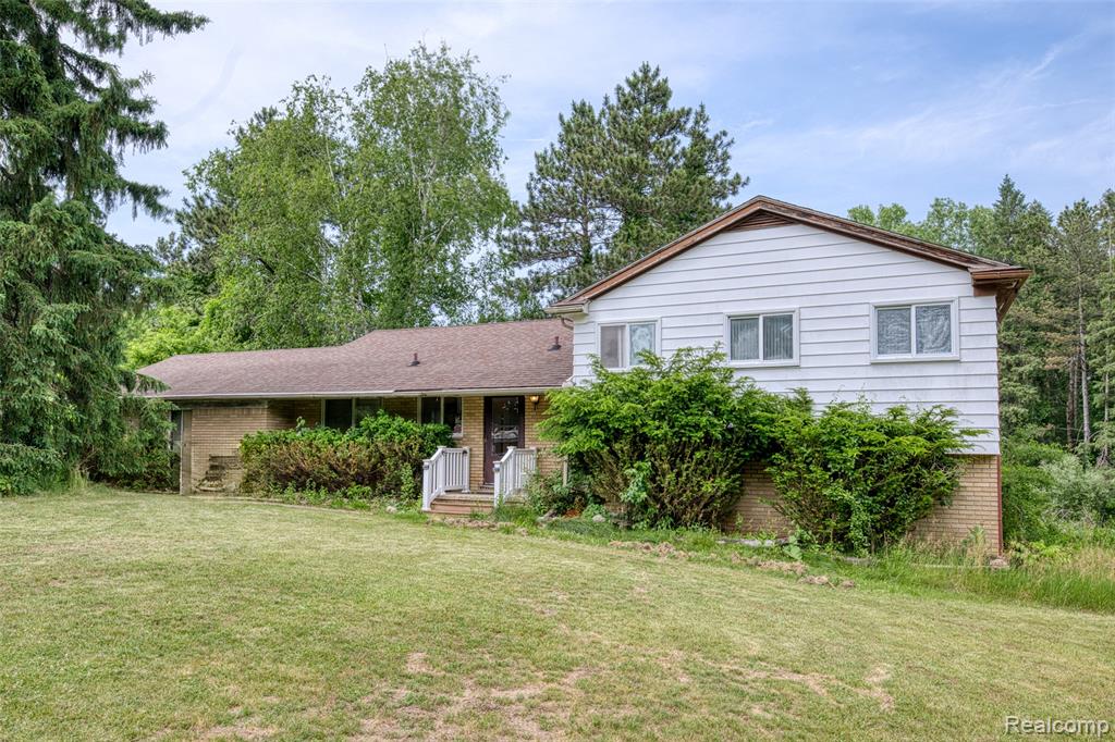 3020 Glengary Road Property Photo 5