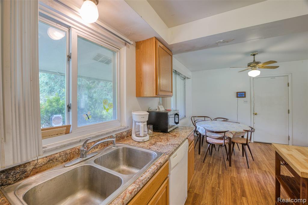 3020 Glengary Road Property Photo 8