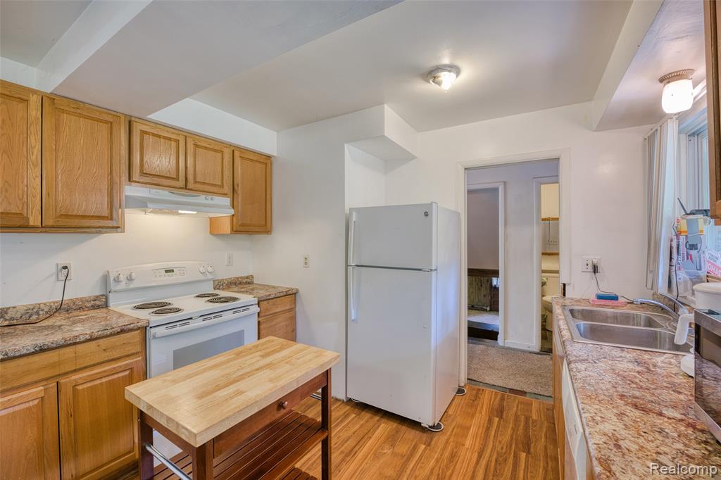 3020 Glengary Road Property Photo 9