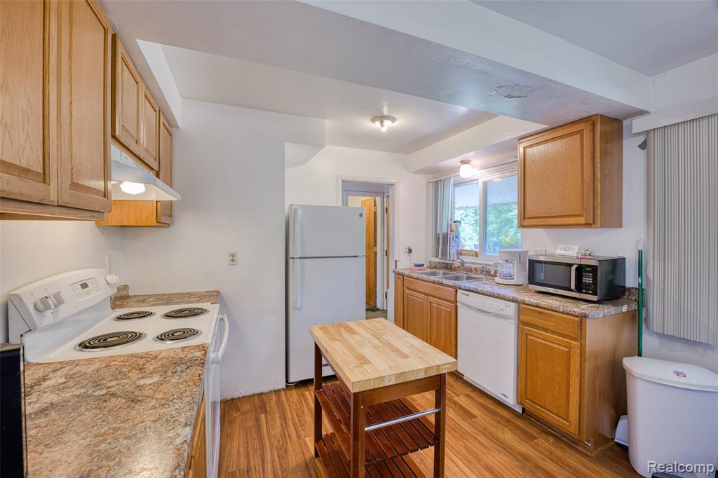 3020 Glengary Road Property Photo 10