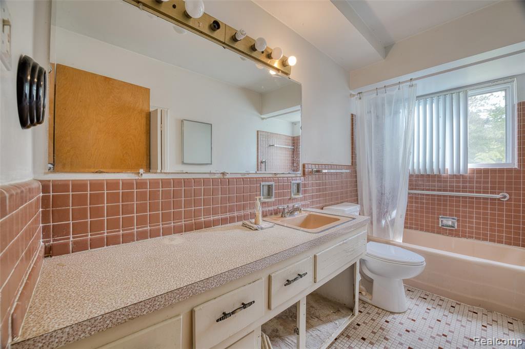 3020 Glengary Road Property Photo 16