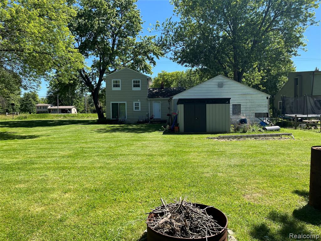 7057 Lapeer Road Property Photo 18