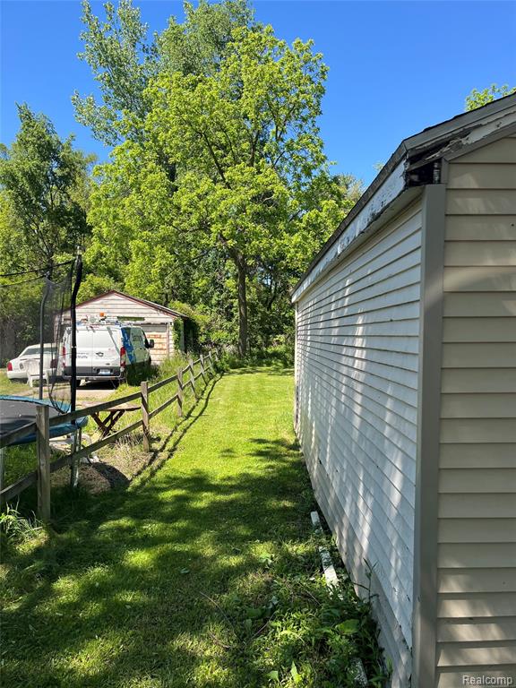 7057 Lapeer Road Property Photo 19