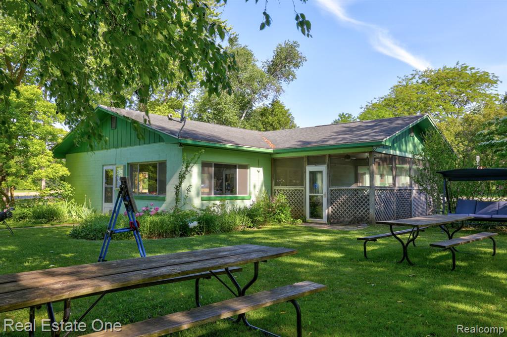 5848 Griggs Road Property Photo 8
