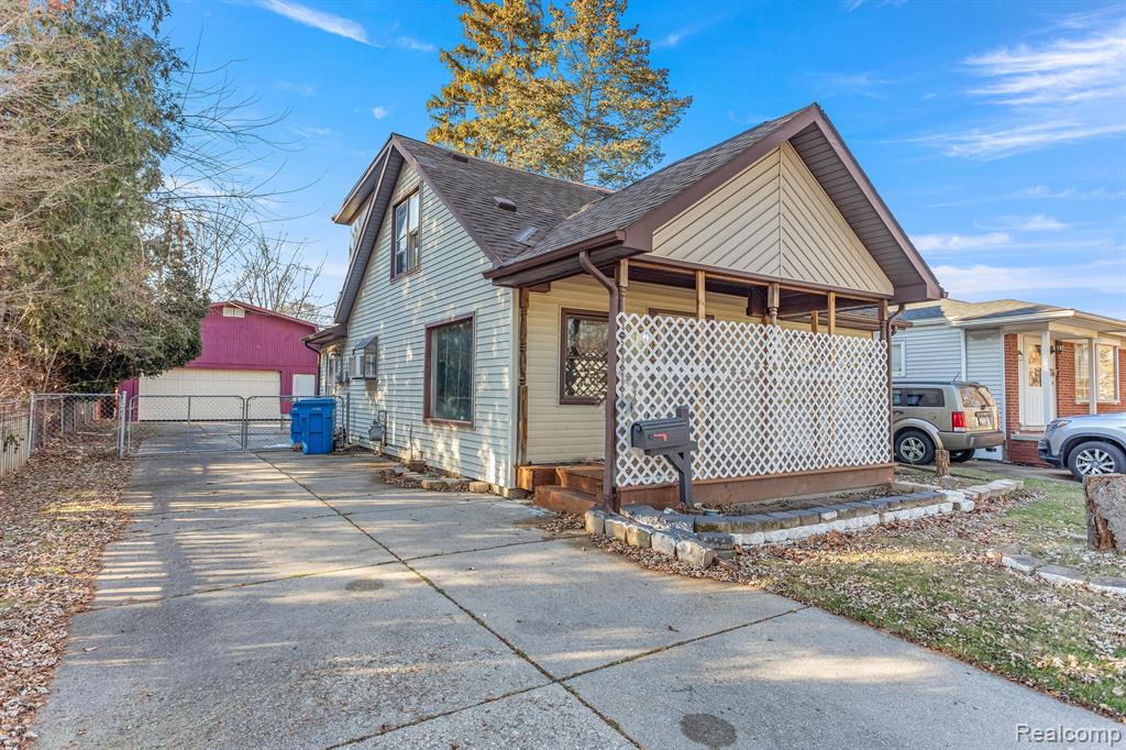 4500 Katherine Street Property Photo 1