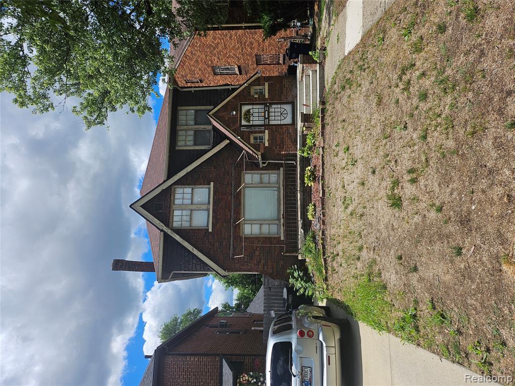 18071 Pennington Drive Property Photo 1