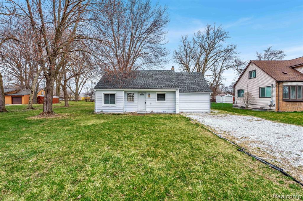 2121 Chesley Drive Property Photo 2