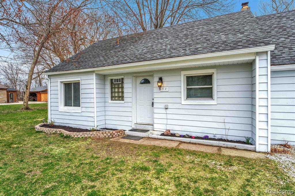 2121 Chesley Drive Property Photo 3