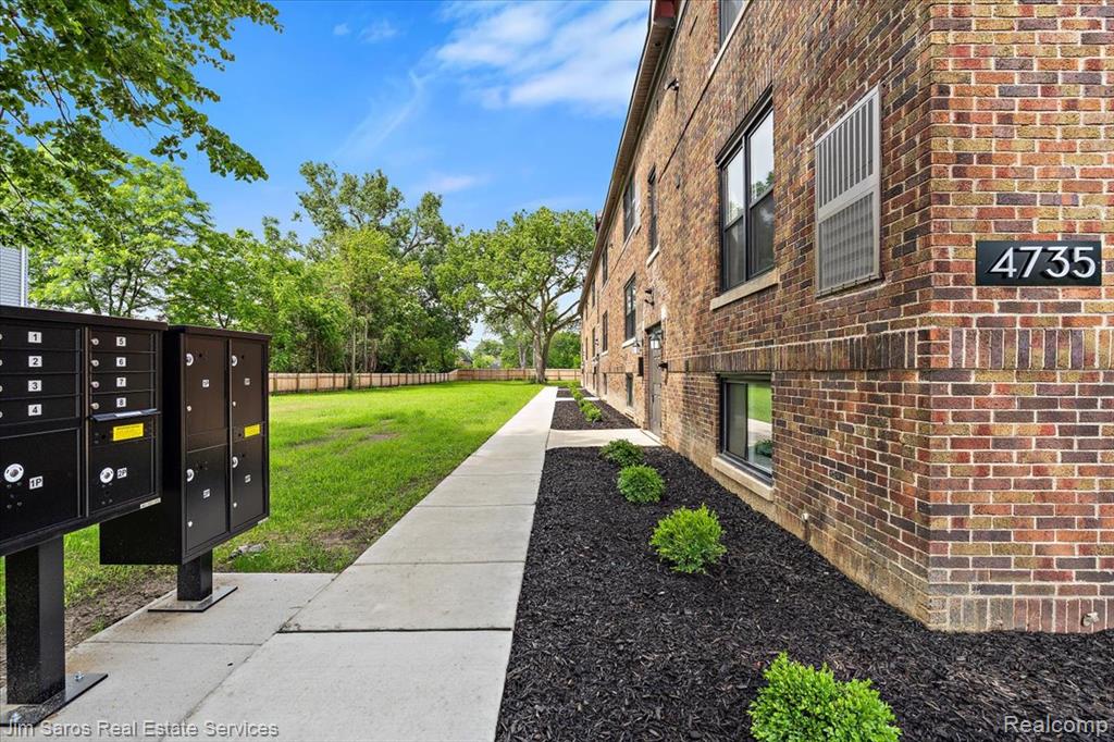 4735 Rohns #4a Street Property Photo 2