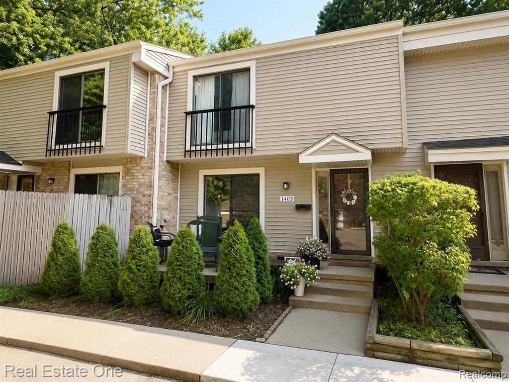 1403 Oakbrook Property Photo 1