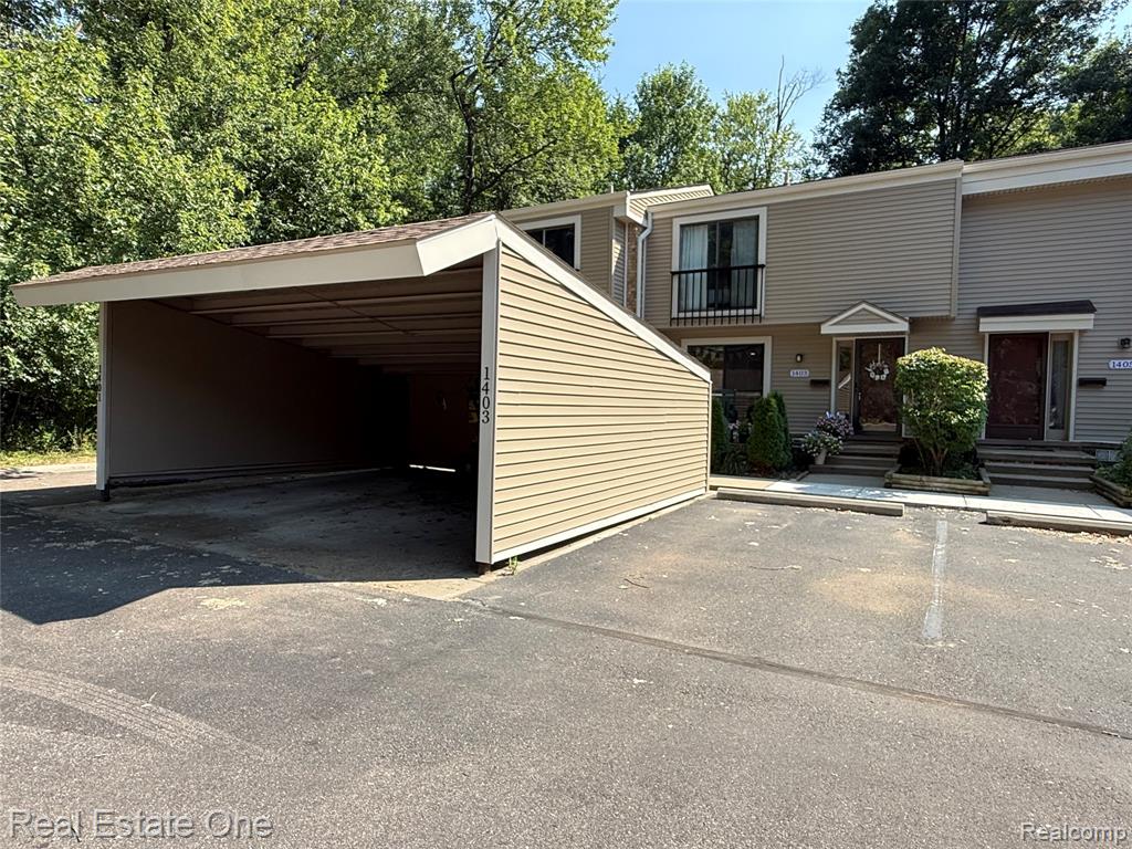 1403 Oakbrook Property Photo 3
