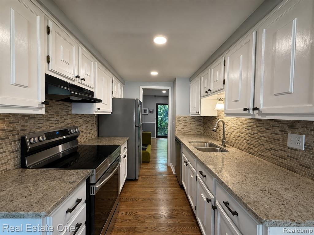 1403 Oakbrook Property Photo 5