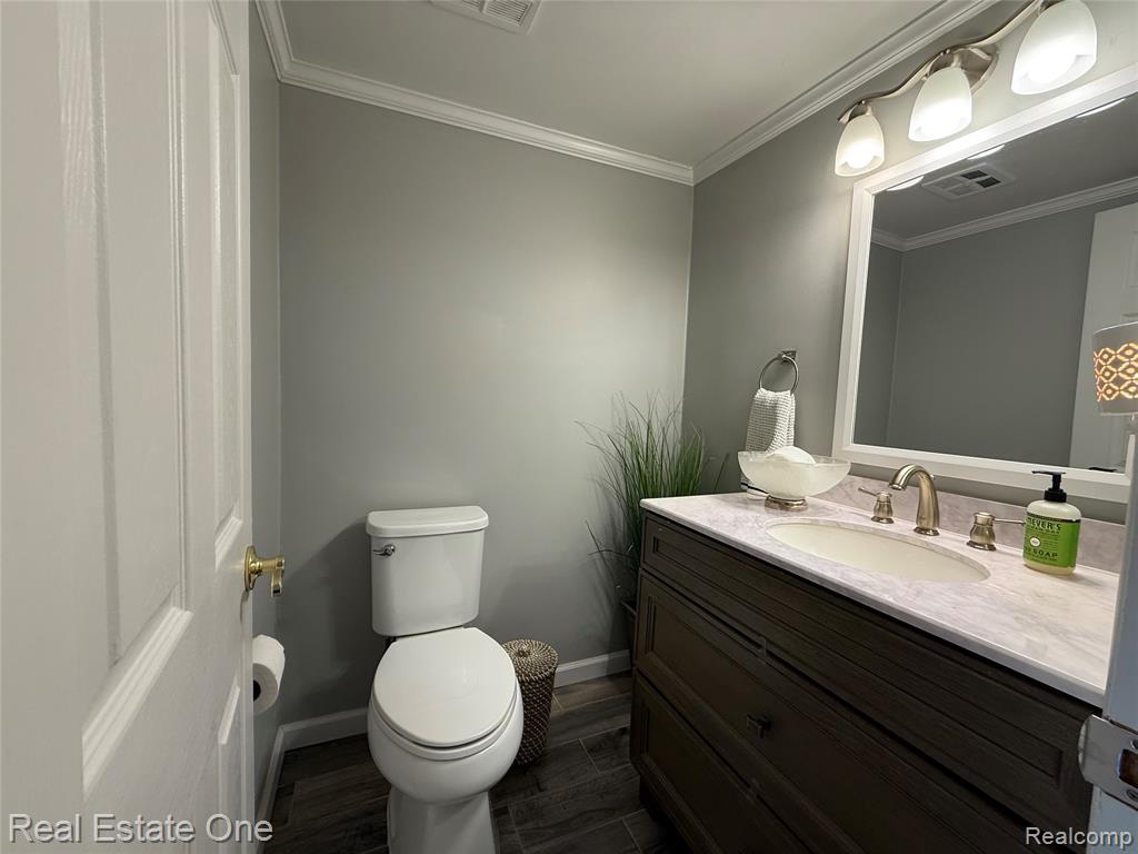 1403 Oakbrook Property Photo 6
