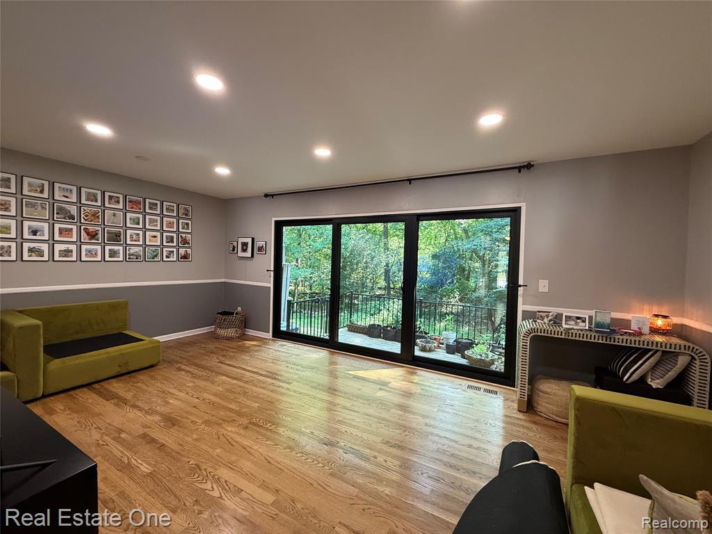1403 Oakbrook Property Photo 7