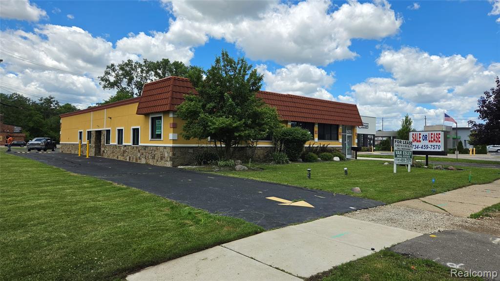 16749, 16755 & Middlebelt Road Property Photo 2