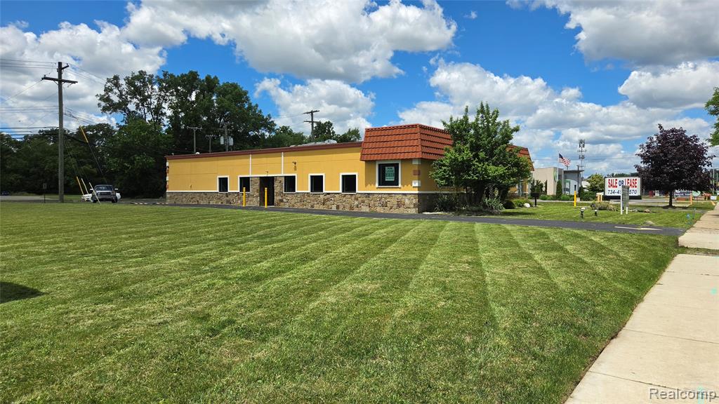 16749, 16755 & Middlebelt Road Property Photo 3