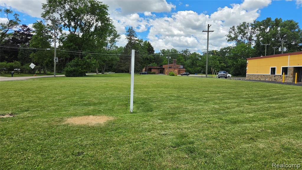 16749, 16755 & Middlebelt Road Property Photo 7