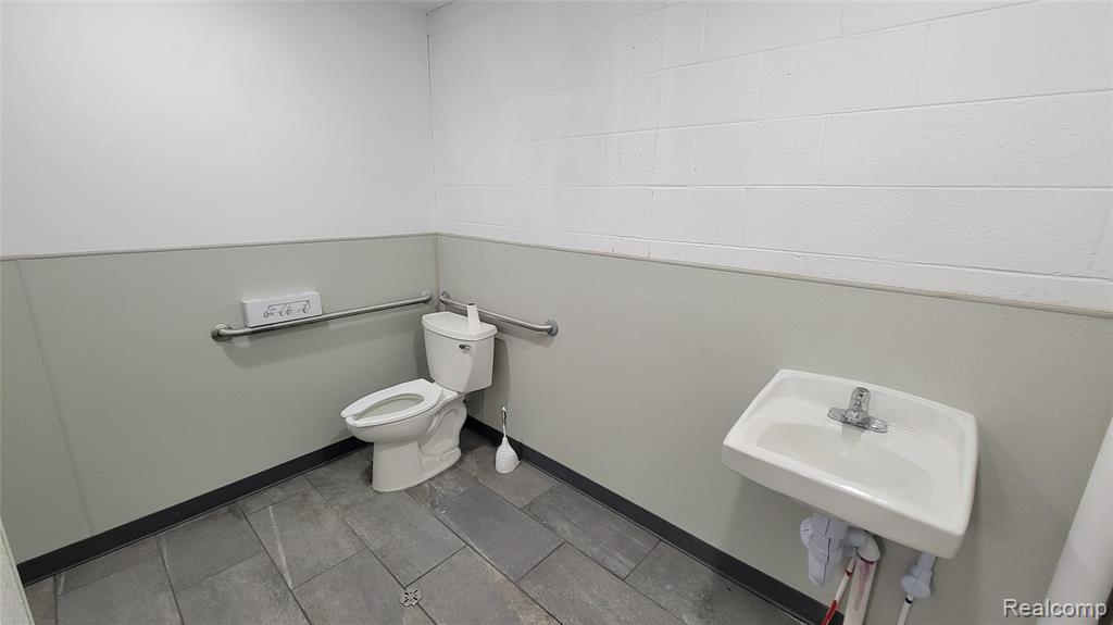 16749, 16755 & Middlebelt Road Property Photo 25