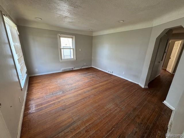 22641 Pembroke Avenue Property Photo 3