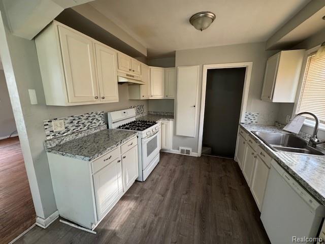 22641 Pembroke Avenue Property Photo 4