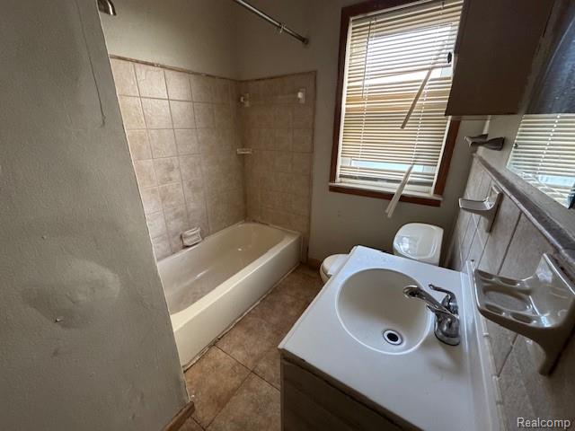 22641 Pembroke Avenue Property Photo 6