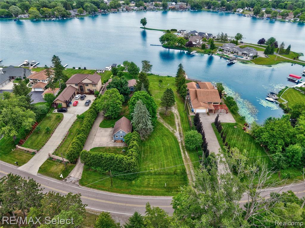14189 Swanee Beach Drive Property Photo 1