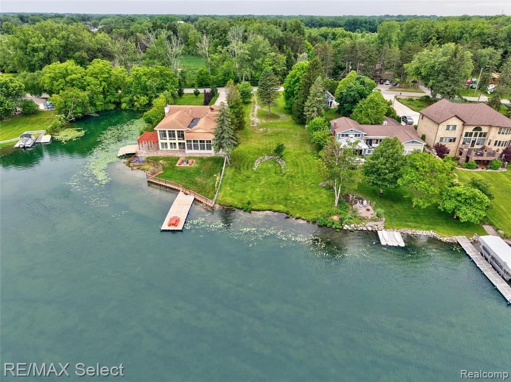 14189 Swanee Beach Drive Property Photo 11