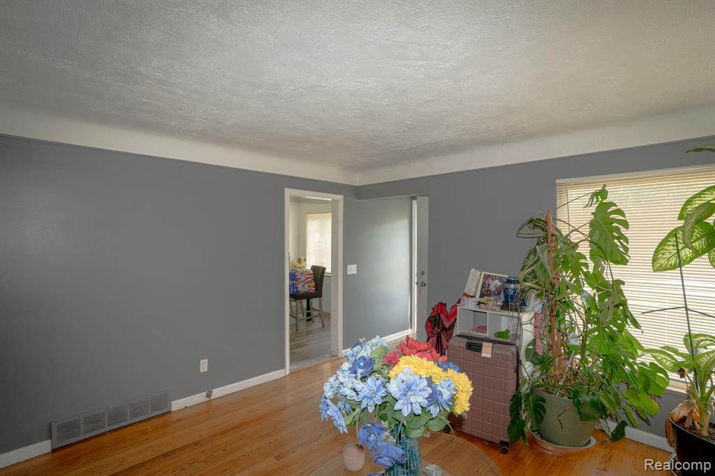 16821 E 8 Mile Road Property Photo 4