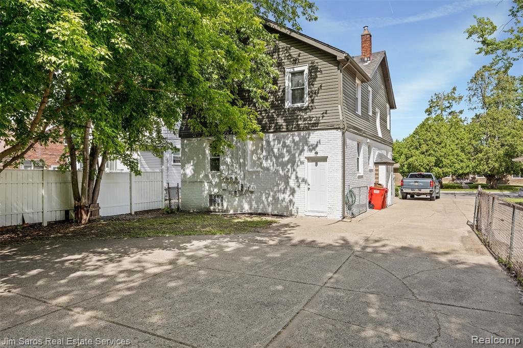 22911 Hayes Avenue Property Photo 3
